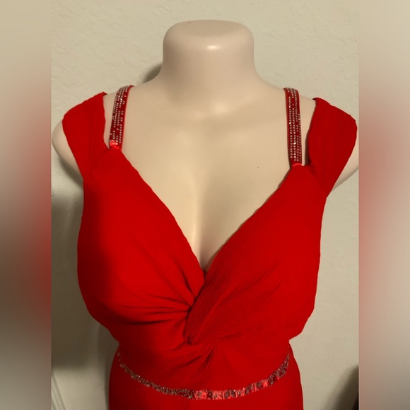 Red long formal evening gown - Picture 5 of 9